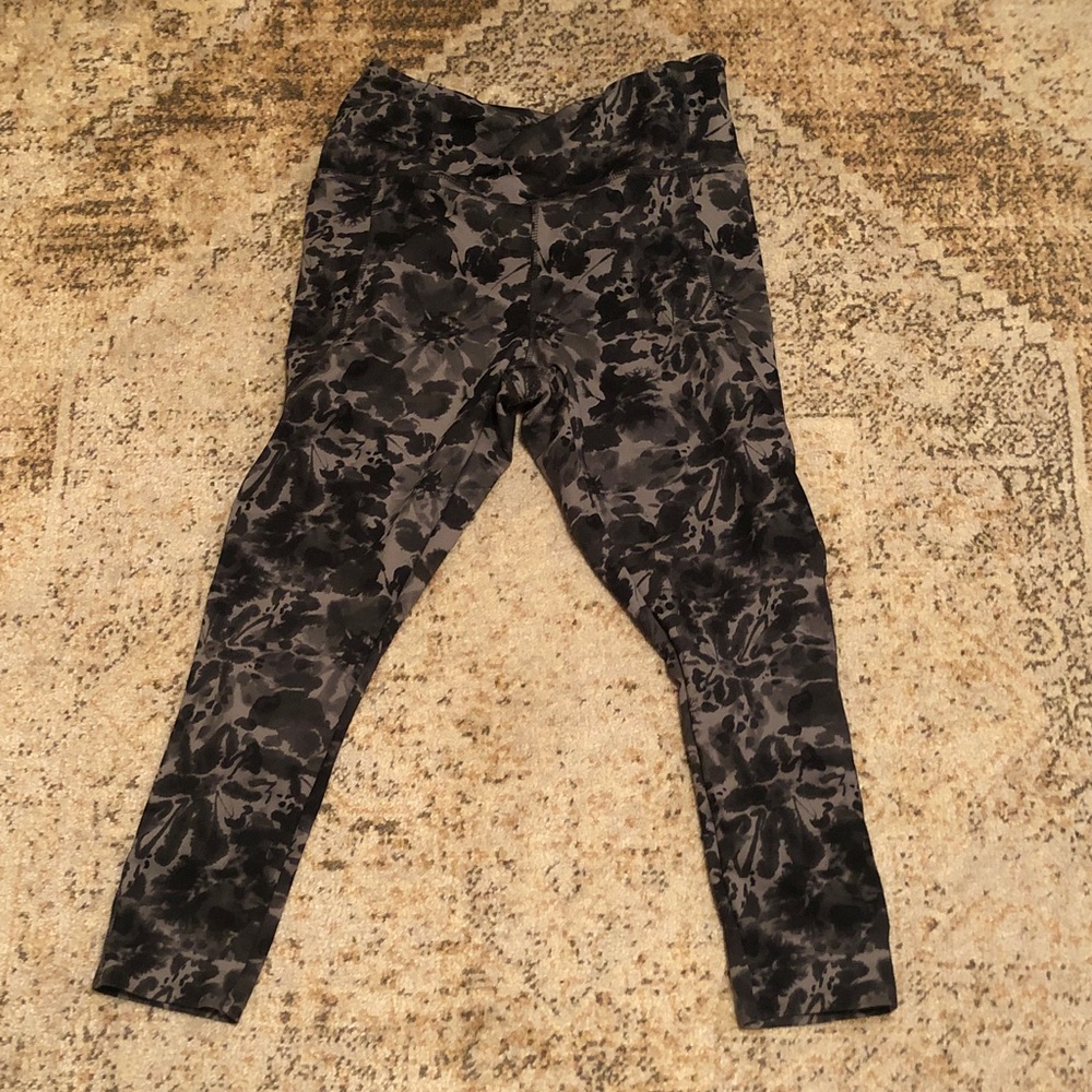 Danskin Black & Gray Floral Print Leggings